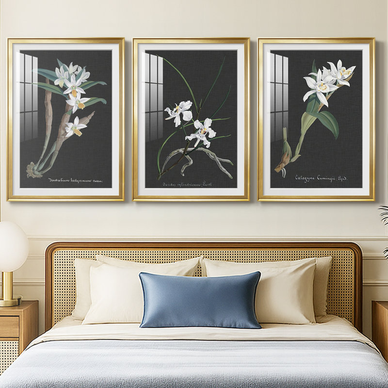 Orchidée sur ardoise I - reproduction sur mesure encadrée de qualité supérieure - 3 pièces, H 15 po x l 19 po, Doré