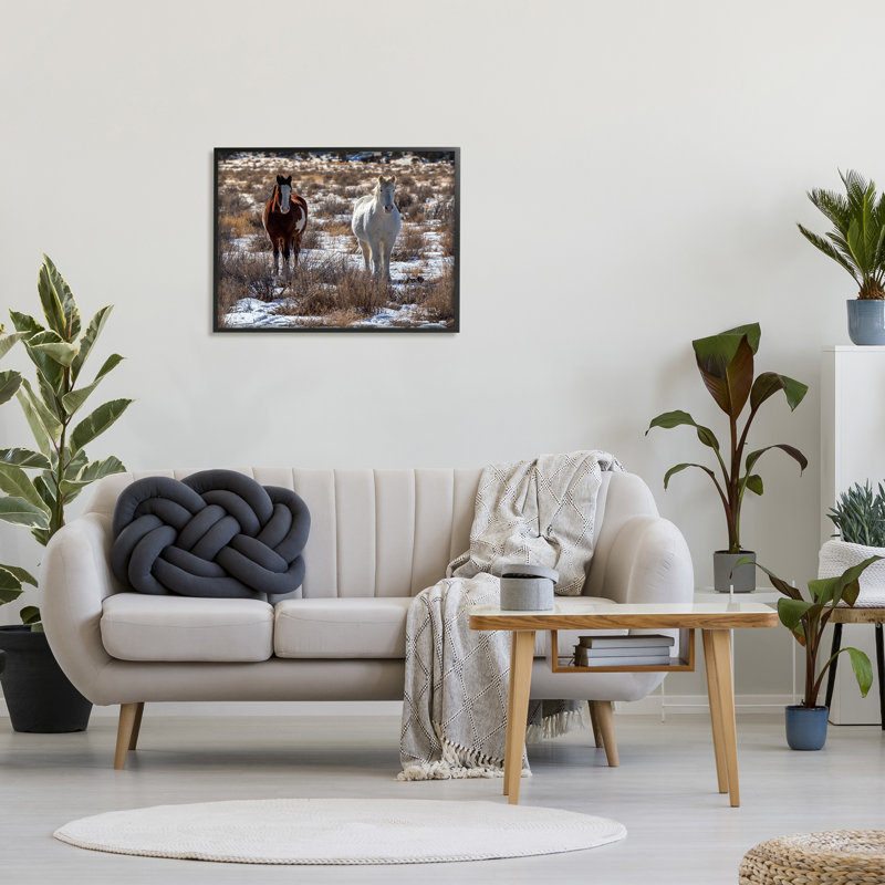 Paire de chevaux se promenant dans la prairie enneigée, giclée, ensemble d'art texturé par Jeff Poe, L 30 po x H 24 po