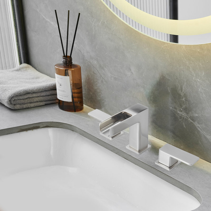 8 po Robinet pour salle de bain à poignée double à 3 trous