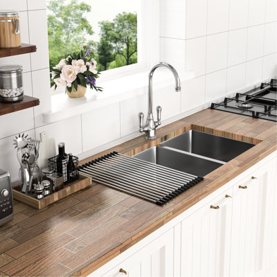 Évier de cuisine 33/19 à double cuve encastrable 50/50 en acier inoxydable de calibre 18, 9 pouces de profondeur, facile à nettoyer, crépine à panier 2 et support à roulettes avec ouvertures de bonde standard de 3,5 po, fond