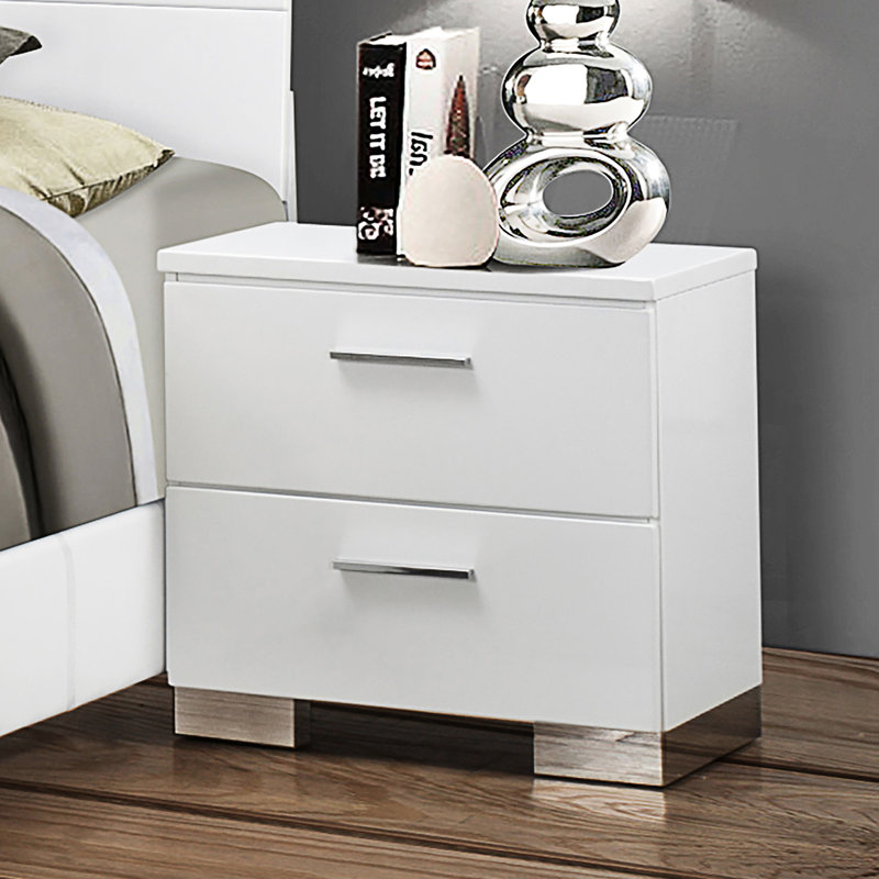 2 table de chevet avec surface blanche brillante - rangement spacieux à l'intérieur des tiroirs doublés de feutre.