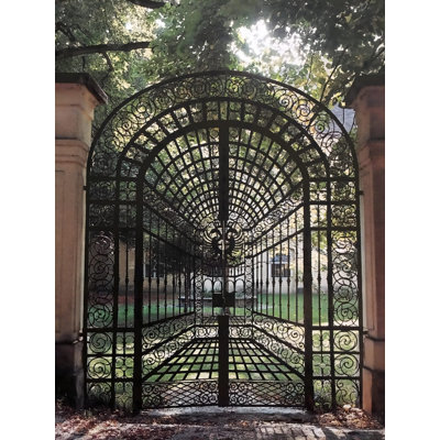 BLACK Metal Gate