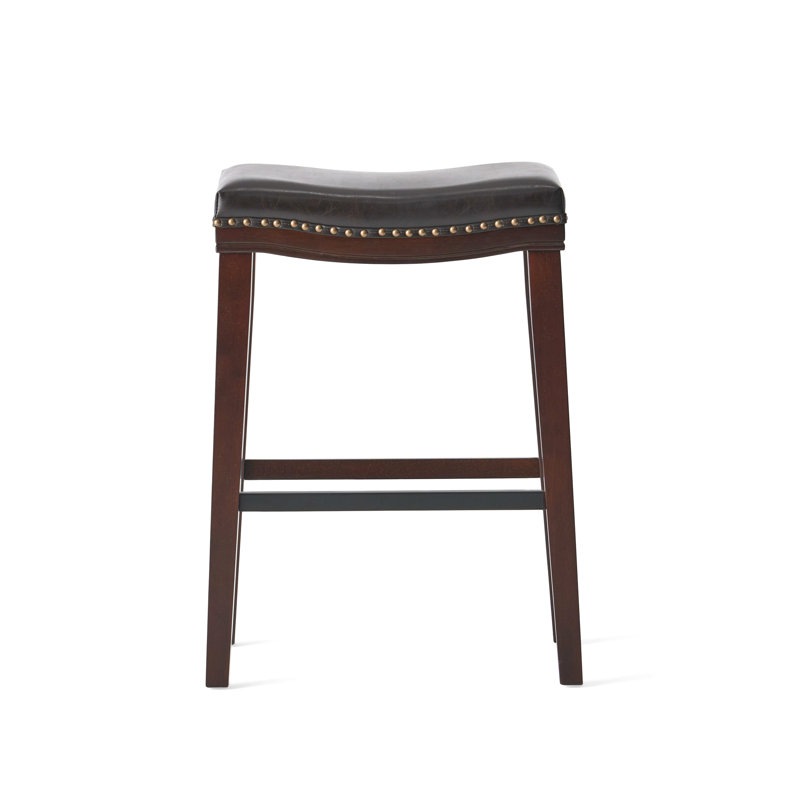 Élégant tabouret en cuir brun chaud en cuir d'hévéa sur un ton profond et confortable en bois d'hévéa