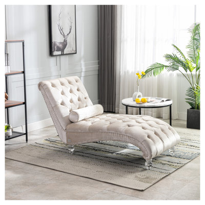 Chaise longue capitonnée en velours beige avec pieds en acrylique