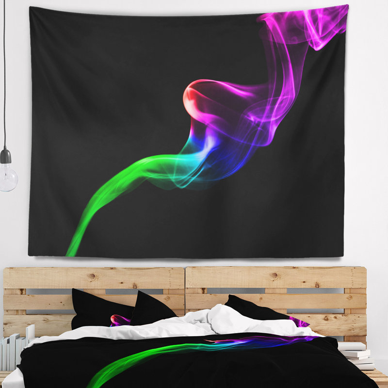 Motif de feu fractal coloré sur tapisserie noire, H 32 po x l 39 po