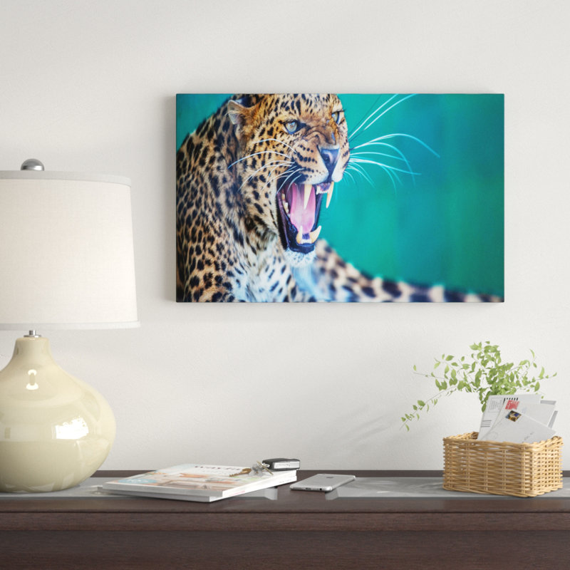 «Wild Leopard Close up View», impression, H 28 x l 60 po x P 1 po, Toile tendue