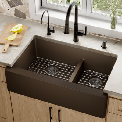 Ensemble d'évier de cuisine à double cuve et tablier frontal à tablier frontal 34 po x 21-1 / 4 po 60/40 Karran Quartz