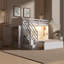 Lit superposé simple au-dessus d'un lit double avec finition blanche, escalier de rangement et garde-robe spacieuse équipée d'une fonction d'éclairage