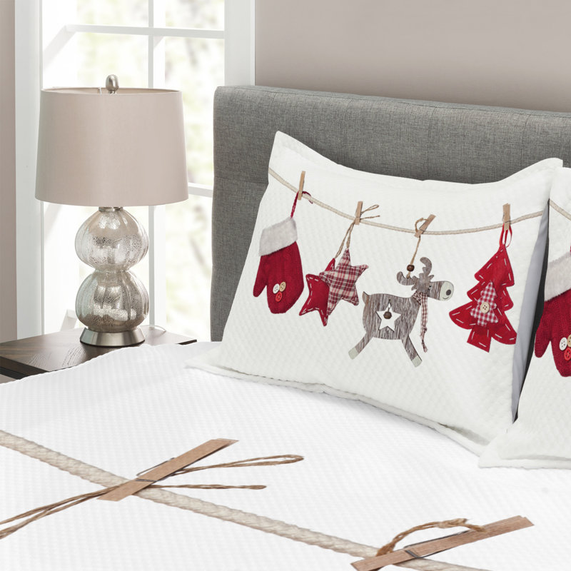 East Urban Home Adellyn Bedspread with Pillowcases, 220 x 264 cm