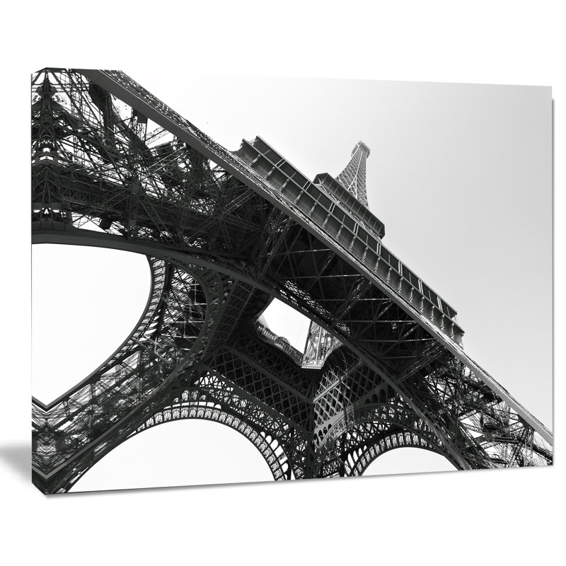 « eiffel tour into the sky », reproduction de photo sur toile tendue, H 8 po x l 12 po x P 1 po