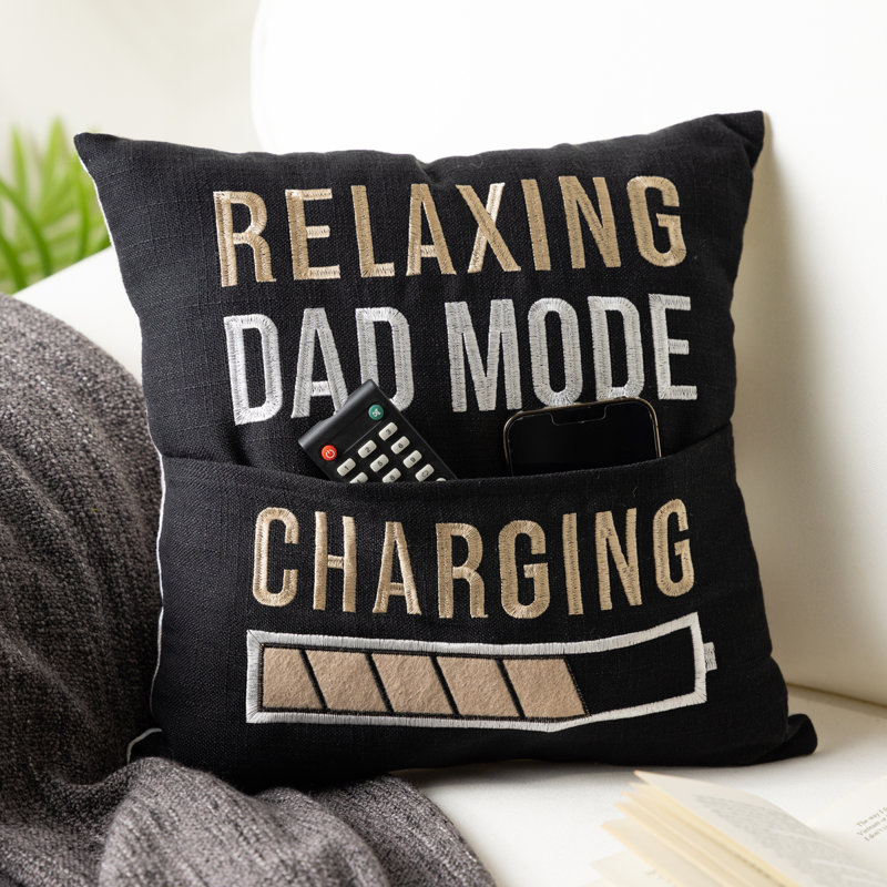 Oreiller à distance pour papa, 14 po x 14 po, «Relaxing Dad Mode, Charging»