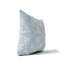 Coussin décoratif d'intérieur à motif de flocons de neige-117482999-117483000