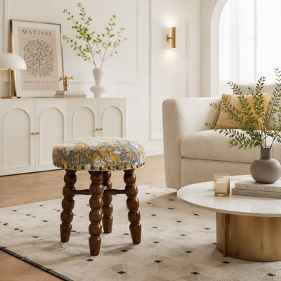 Tabouret de bar rembourré Spindle avec structure en bois d'acacia massif, alliant élégance traditionnelle et confort moderne pour une assise durable
