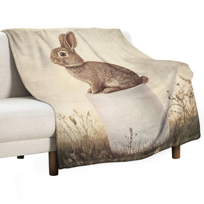 Jeté en flanelle de papier de toilette Rabbit Atop Luxury Flowers, couverture douce et chaude pour le canapé-lit du salon