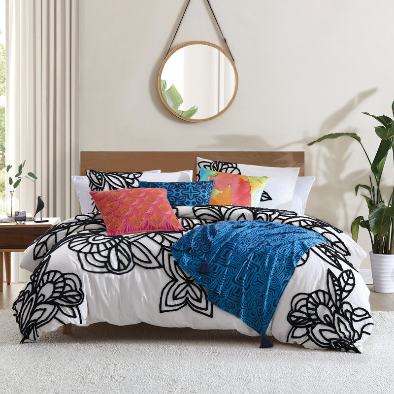 Full/Queen White Cotton Floral Tufted Duvet Set with Shams