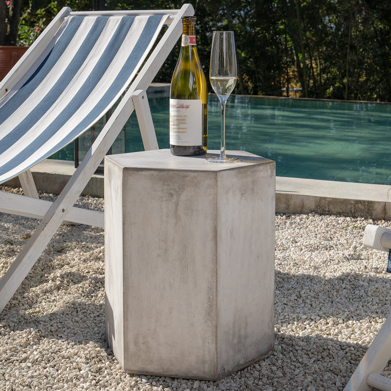 Table d'appoint Felishia, Gris, H 16 po x l 14,5 po x P 12,5 po