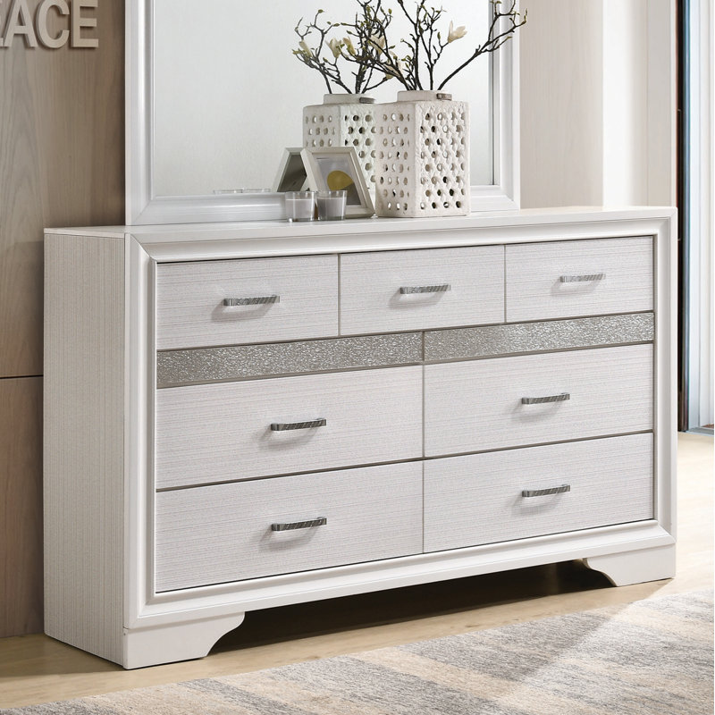 Commode l 62,6 po à 7 tiroirs Elessa, Blanc