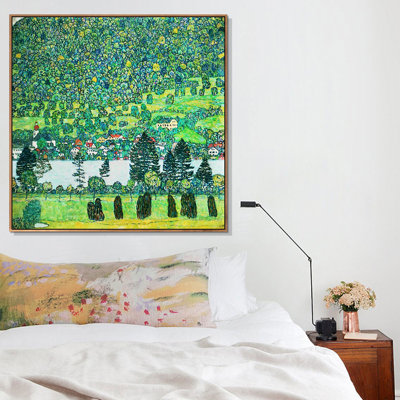 Impression sur toile encadrée, "Slope in a Forest on Atterse-Lake" par Gustav Klimt, art mural pour le salon, décorations de bureau à domicile (cadre de couleur bois mince, 16 po x 16 po)