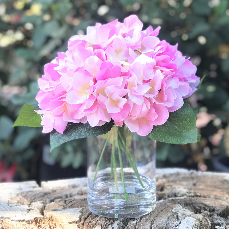 Arrangement de hortensia en vase, Rose