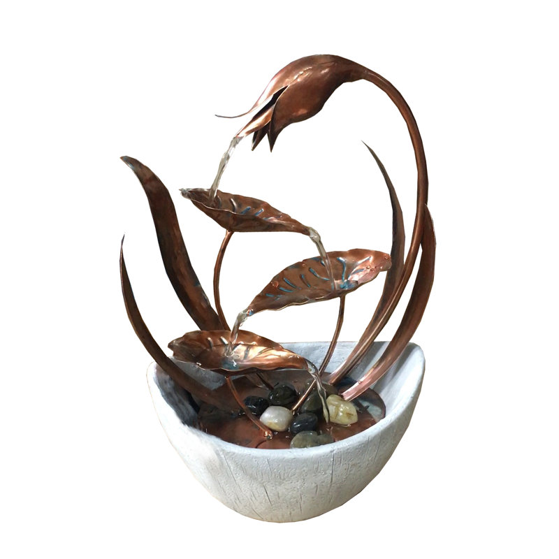 Fontaine d'intérieur de table à feuilles florales en métal à niveaux multiples de 15 po de hauteur avec base remplie de pierre