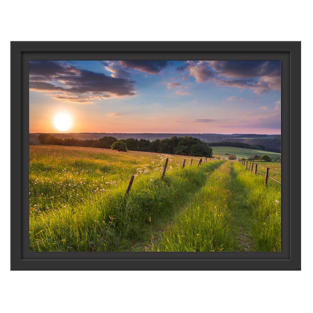 Gerahmtes Wandbild BergwieseSonnenaufgang