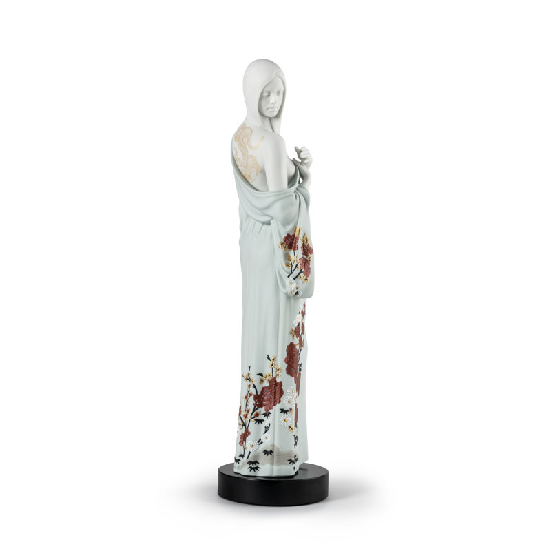 Statue beauté avec dragon tattoo woman