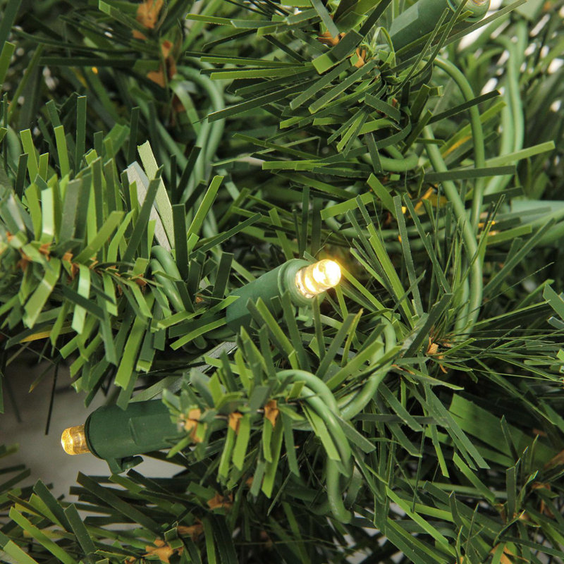 Couronne de Noël artificielle pré-éclairée avec sapin de Buffalo, H 60 po x l 60 po x P 6 po