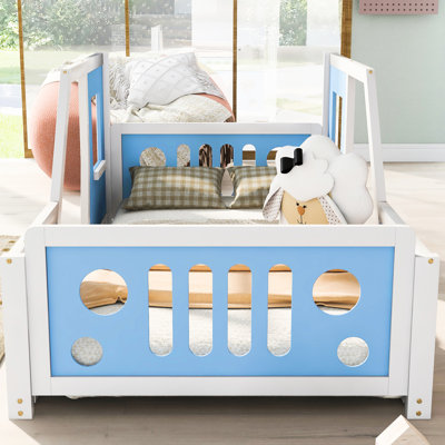 Lit de voiture classique pleine grandeur avec roulettes bleues - Fabriqué en pin robuste et fenêtres à portes pour une beauté supplémentaire Matelas de rail à lattes Assemblage rapide Plateforme en forme de voiture Conception intéressante prise en charge
