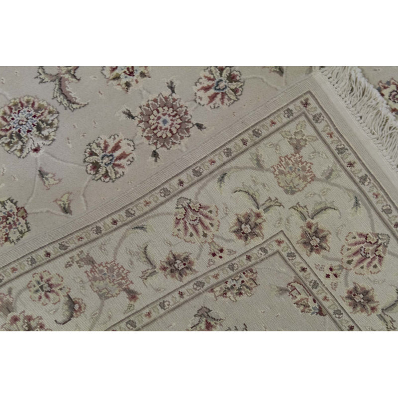 Floral Area Rug in Beige/Gold