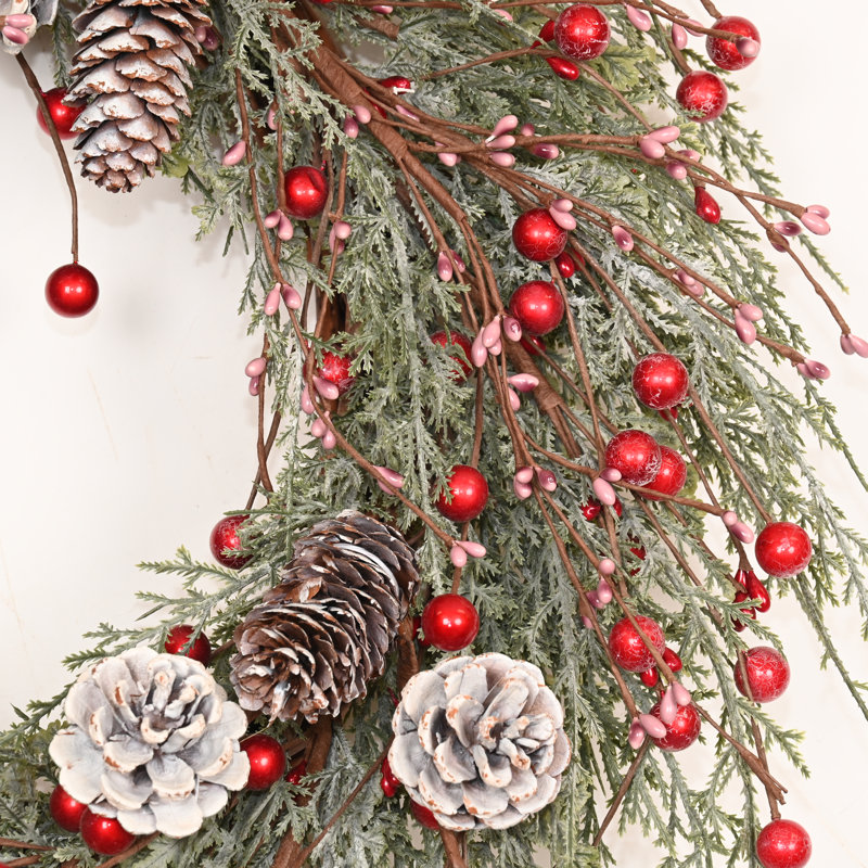 Décoration de Noël de 24 po avec couronne de pin artificielle 24 po, cèdre, pin et baies rouges, Rouge / vert / argent / rose