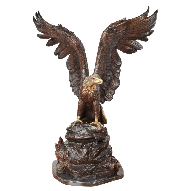 Aigle en bronze Benney perché sur un rocher d'une largeur de 44 pouces