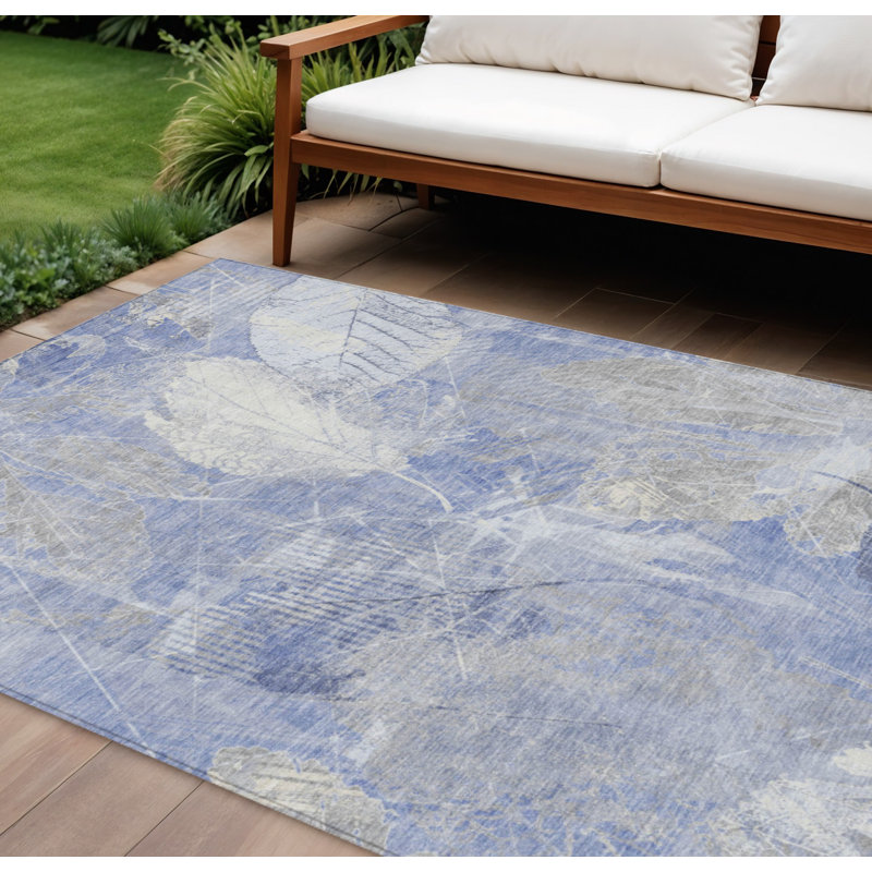 Tapis extérieur lavable floral bleu et ivoire 8 pi x 10 pi Denim