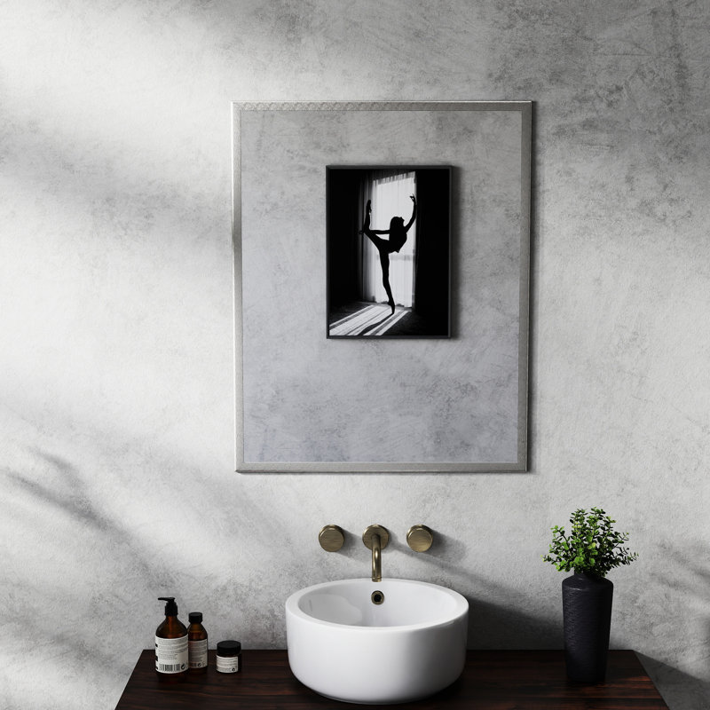 24 po, aluminium, argent, miroir de salle de bain, reflet compact, large et transparent, surface réfléchissante lisse et élégante