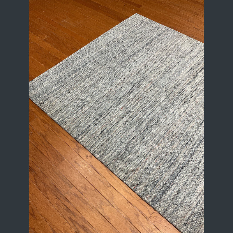 Tapis gris / blanc en laine noué à la main 5 pi 2 po x 7 pi