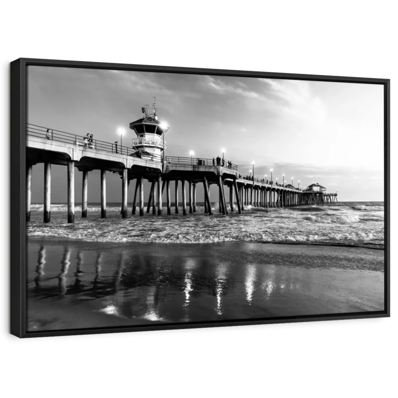 Nautique «Black California - Huntington Beach Pier I Wall Art», H 29 po x l 43 po
