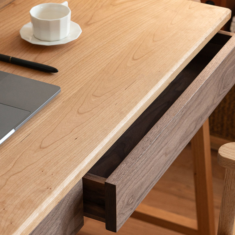 Bureau simple et stable de style italien