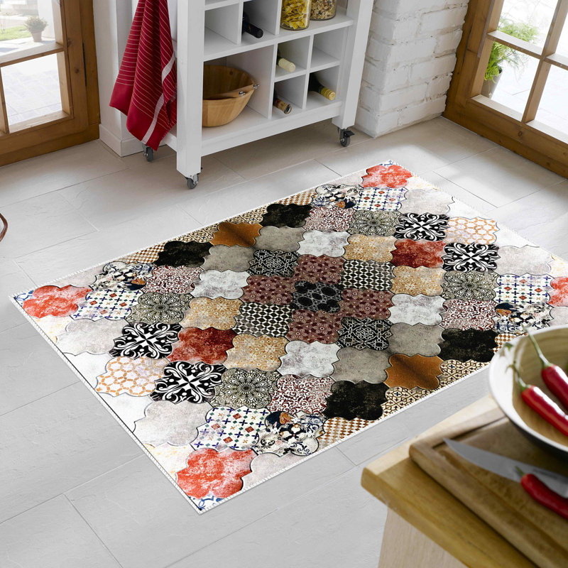 Tapis à motif cachemire en polyamide rouge / blanc / noir, Tapis de couloir 2 pi 7 po x 6 pi 7 po