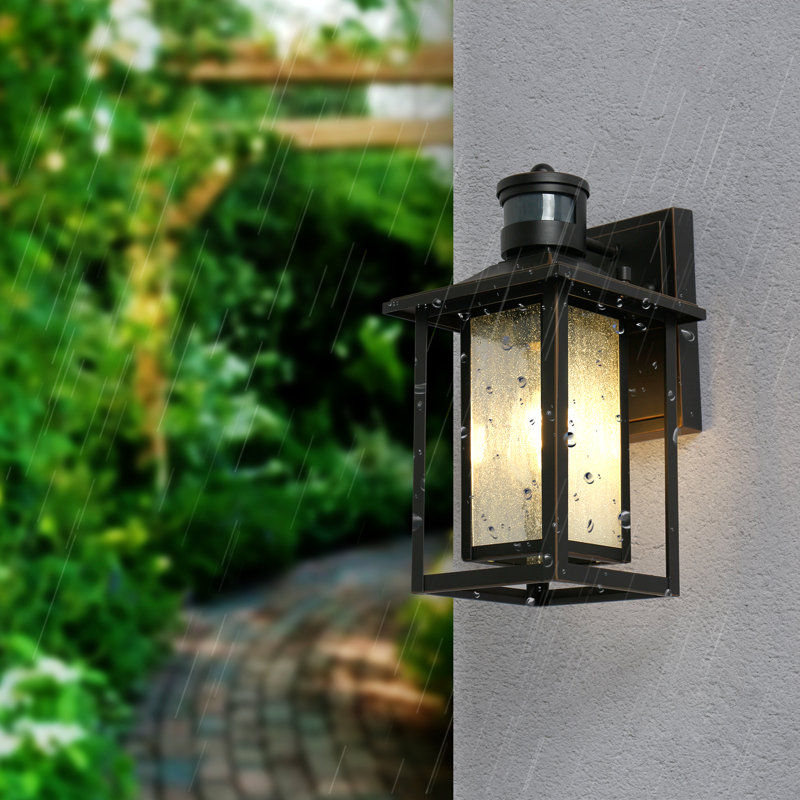 Lanterne murale en aluminium 1 lumière Chilverton H 12,5 po avec détecteur de mouvement et crépuscule à l'aube