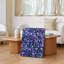 Toile, composition florale vibrante mettant en vedette un arrangement dense d'iris dans diverses nuances de lavande mauve foncé et toile-205790350