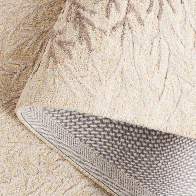 Soho Hand Tufted Wool/Cotton/Viscose Floral Rug in Beige/Brown, Rectangle 5' x 8'