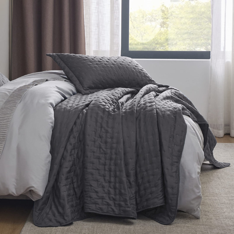 Bedsure Quilt Set for Dorm Decor, Lightweight All-Season Comforter, Bedspread Coverlet with Clover Pattern, Charcoal