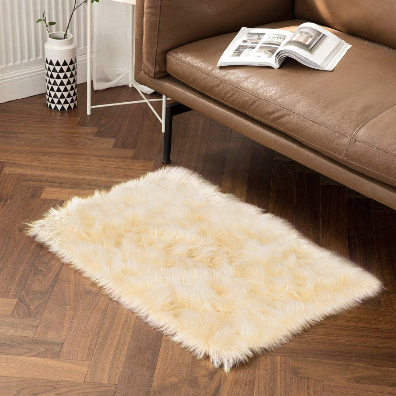 Tapis jaune en fausse peau de mouton à poils longs, Rectangle 2 pi x 3 pi