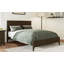 Lit plateforme moderne avec support en lattes de bois robuste-482935394-482935395