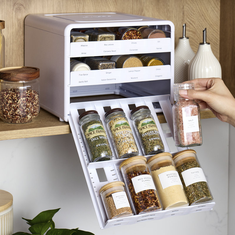 Étagère à épices réglable YouCopia SpiceStack®, assaisonnements rétractables pour 24 bouteilles et porte-épices pour l'organisation d'armoires de cuisine et de garde-manger avec 104 étiquettes incluses, collection Organiser Hero