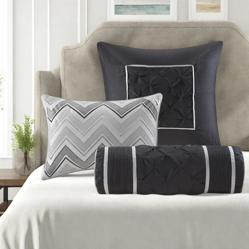 Ensemble de literie pour grand lit élégant en polyester 7 pièces, design capitonné élégant, sophistication de chambre à coucher