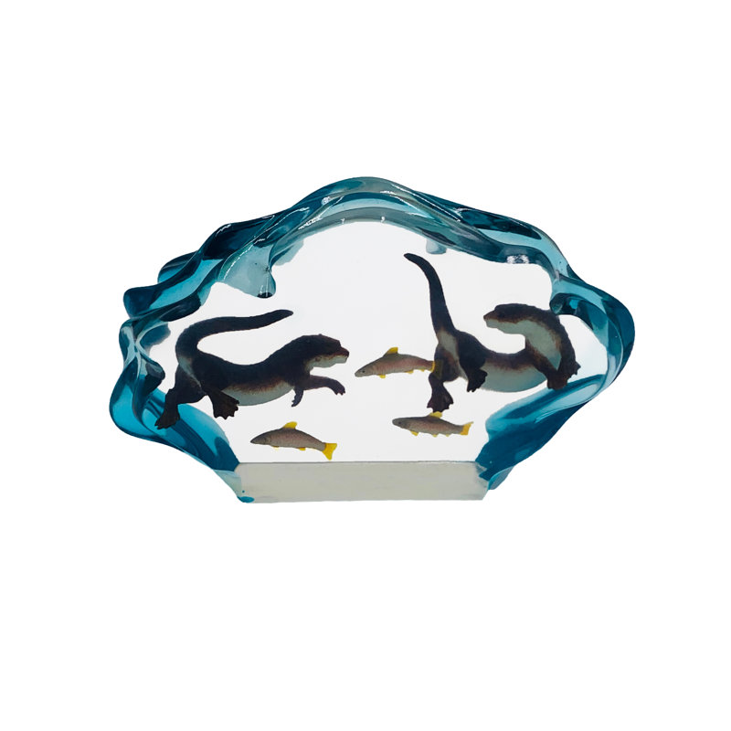 Loutre de mer Pitman avec poisson