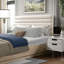 Structure de lit plateforme grand avec revêtement en taupe, bois d'ingénierie, cadre de support de matelas optimal