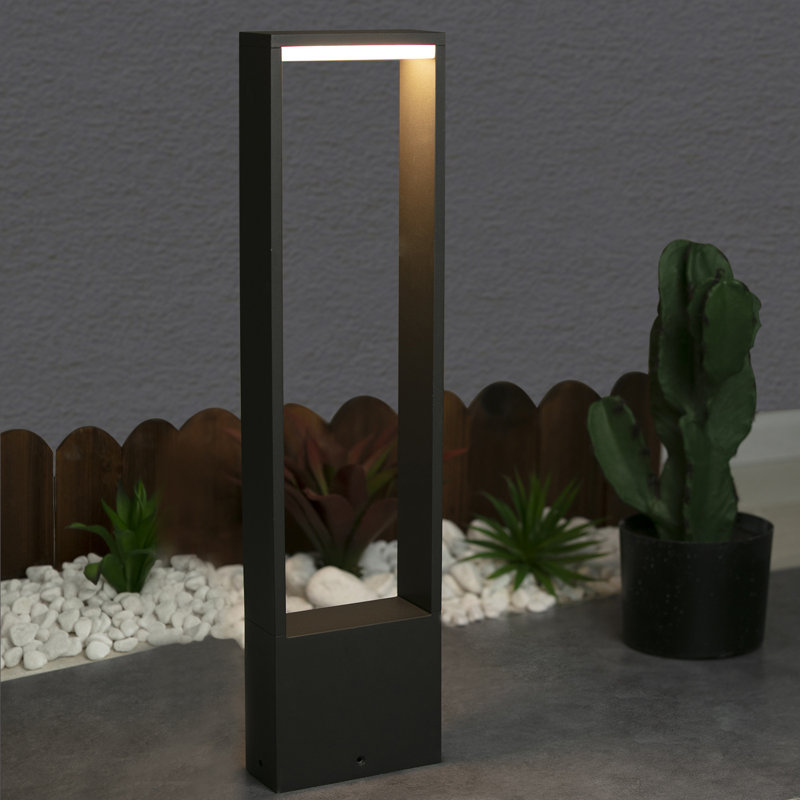 Éclairage de sentier moderne intégré en aluminium câblé à DEL de 25 à 33 pouces, Noir, H 33 po x l 10 po x P 2 po