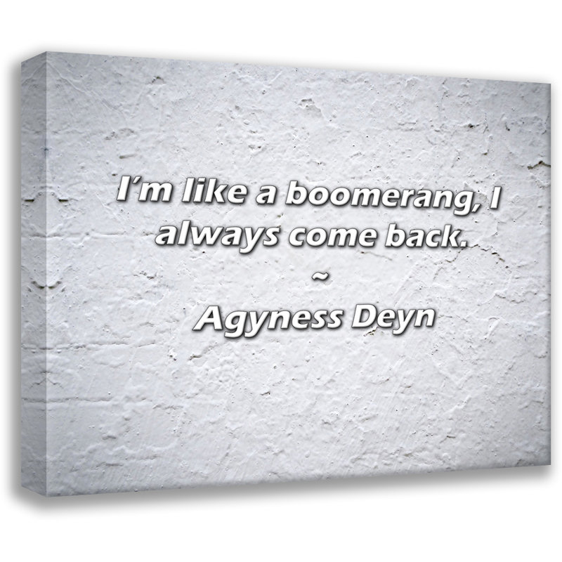Agyness Deyn, citation: «Je suis comme un Boomerang, je reviens toujours., H 20 po x l 24 po