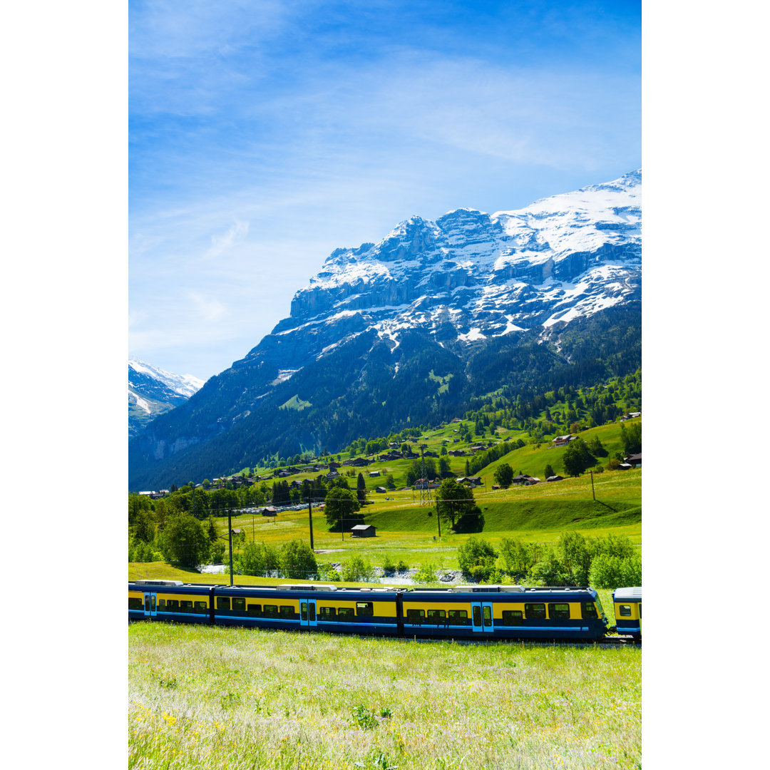 Zug überquert Alpen - Druck